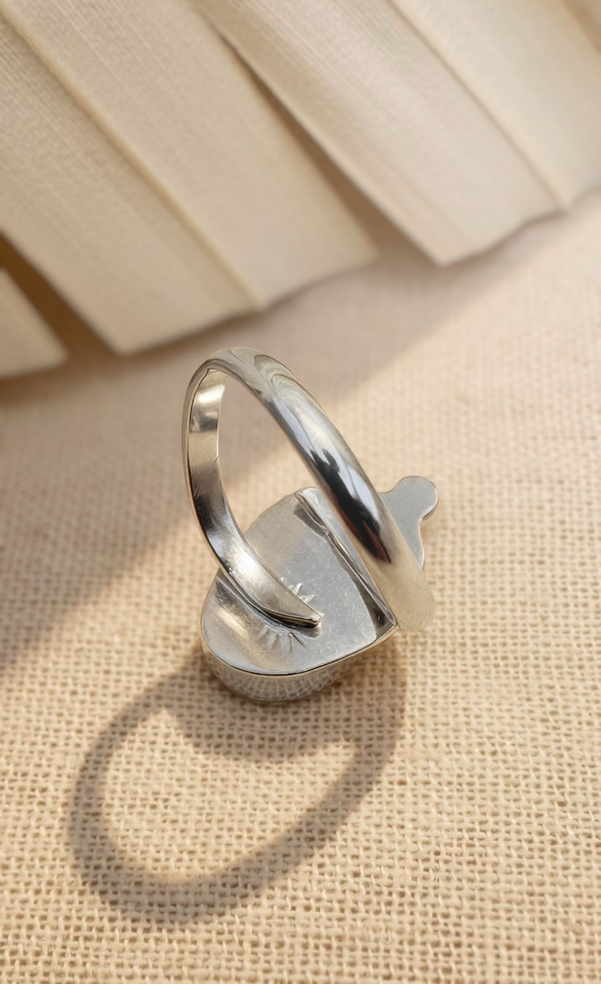 Handcrafted abalone ring with iridescent green and blue shell - Back view of the band