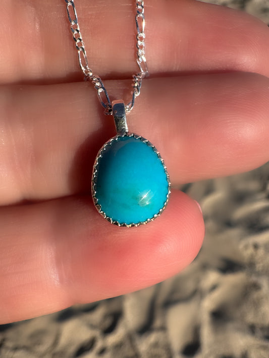 Tear drop shaped Bisbee turquoise anklet on a silver Figaro chain